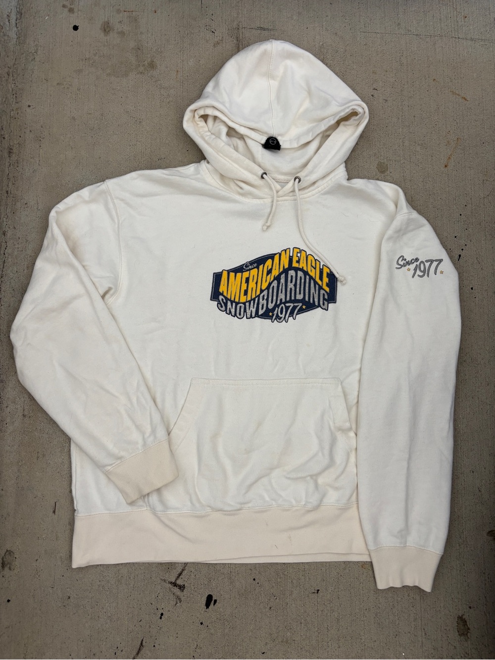 American Eagle Outfitters Cream Pullover Hoodie with Snowboarding Logo - Men